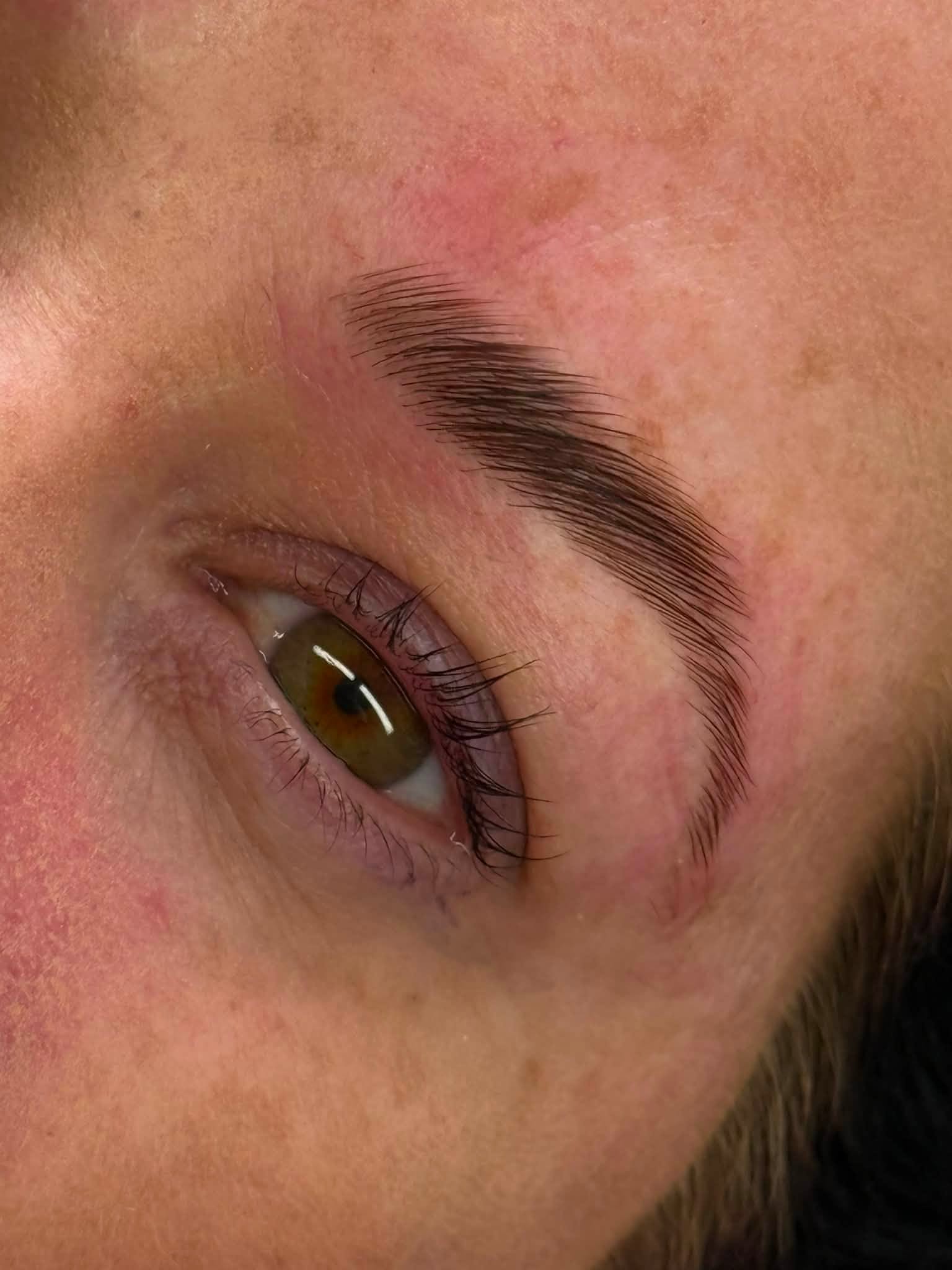 Feathered fluffy brow lamination result